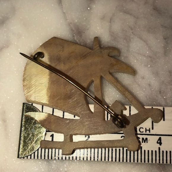 vtg 1930’s Abalone Mother of Pearl Sailboat Brooch C Clasp 1.6” - Picture 6 of 6